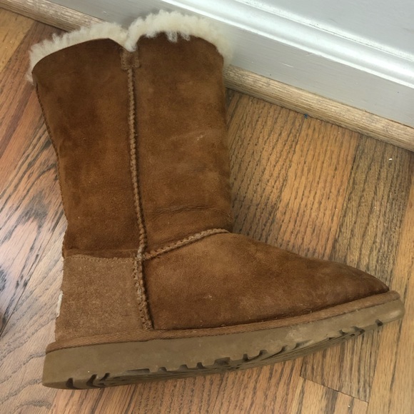 UGG Girls' Button Triplet boot - Picture 7 of 14